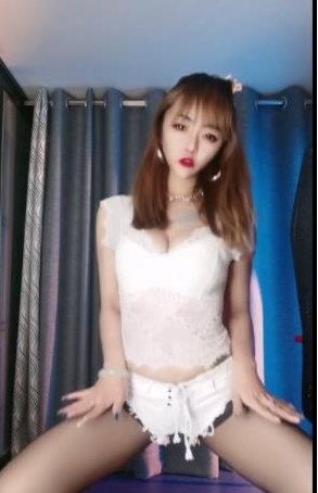 快手万粉主播陈小魔挑战尺度视频合集