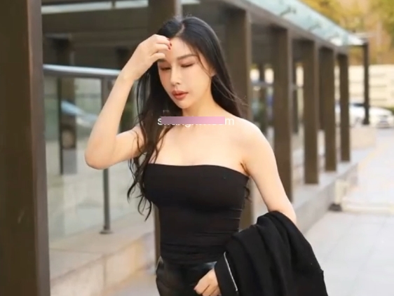 田冰冰性感苗条乌黑长发穿着活力泳衣在沙滩中诱人屏息！