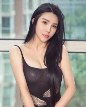 抖音女神楠楠私拍展览会精彩瞬间，实时见证！