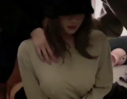 《社保姬爱帽夫妻》长视频露脸时长42分钟