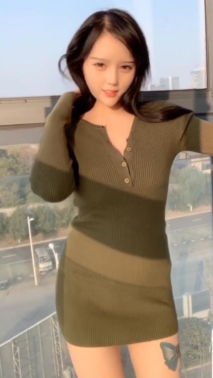 热辣网红穿云音：车头灯下的luo舞