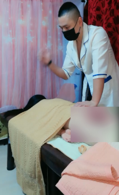 私人按摩养生店:小伙师傅为白肤美少妇进行拔罐推背,视频549M永久有效