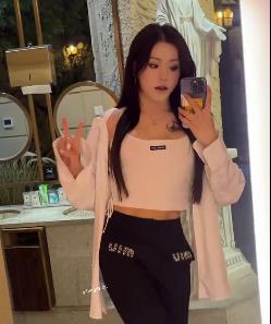 高颜值TS女神彬宝露脸自拍视频+后花园图集下载观看