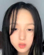 青春骚动：稀有女小芊Baby的18岁自行打包视频8V4.3G