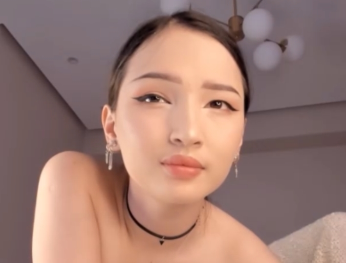 神秘女主《自行打包》1v+3.08g视频曝光:双脚玩千年,更爱乳钉!