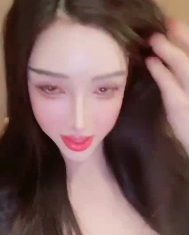 高清720P！顾灵曦馒头露脸，土豪互动服装丝袜诱惑，多重福利视频等你解压！