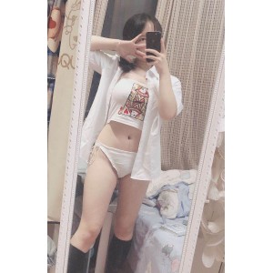 《高颜值学生妹互动小狗，金主撞击泄密青春》