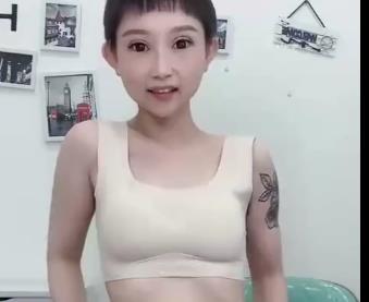 抖音热议:月亮定制道具短视频封禁事件