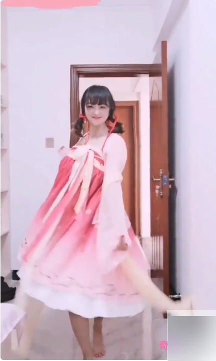 51部抖音张花花最新作品集，COS、互动、舞蹈样样精彩