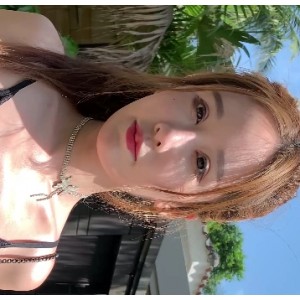 紧身牛仔裤美女视频：吊带低车灯大罩杯长腿，8.19G，1V