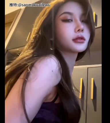 网红小姐姐绿母剪辑第二弹[4V-1.3G]：CC口怼脸上，独龙转画风爆表