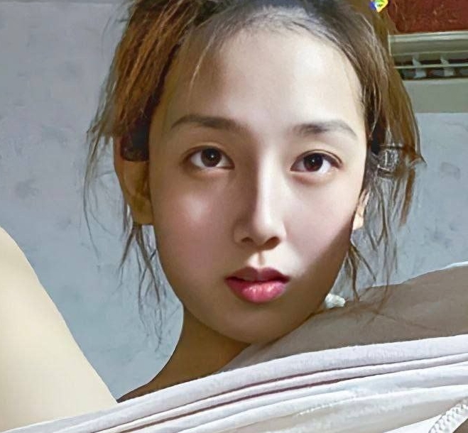 清纯女大学生37p+1v免费一币，评论区老哥认识转载搬运25.52M