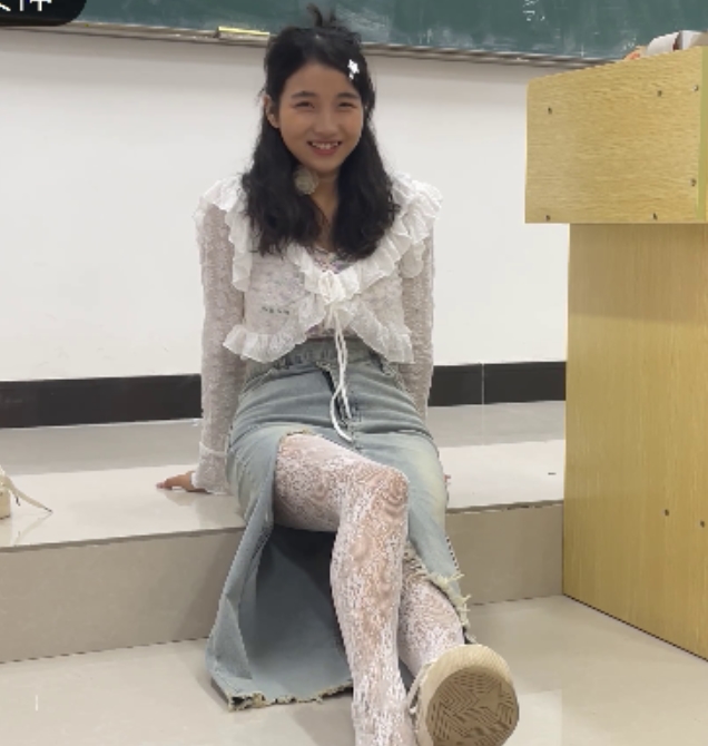 初夏女神点点：白丝网袜美腿120P，1V，1.65G百度云资源