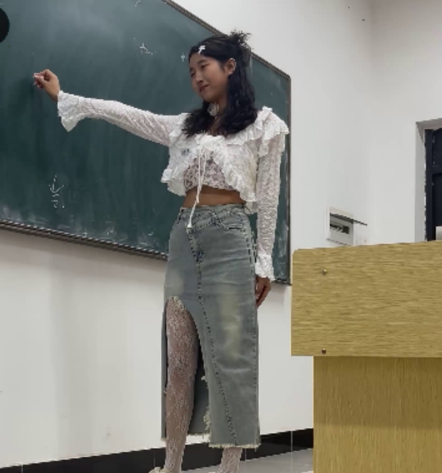 初夏女神点点：白丝网袜美腿120P，1V，1.65G百度云资源