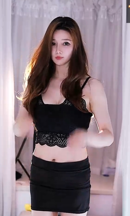 部视频合集，总大小达9.5G，让粉丝们一次性回顾主播的精彩表现，笑声不断，欢乐无限！