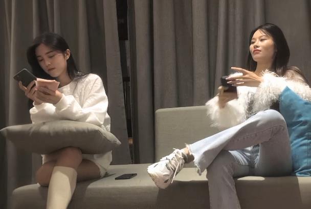 《花约P-兔女郎双F》：2V版本，4.2G视频，颜值身材闺蜜三人游