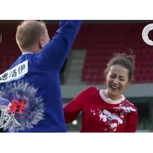 AI明星小明主播《C~B吧兄弟》爆火资源，撕名牌游戏爆笑连连，时长53分钟，下载观看！