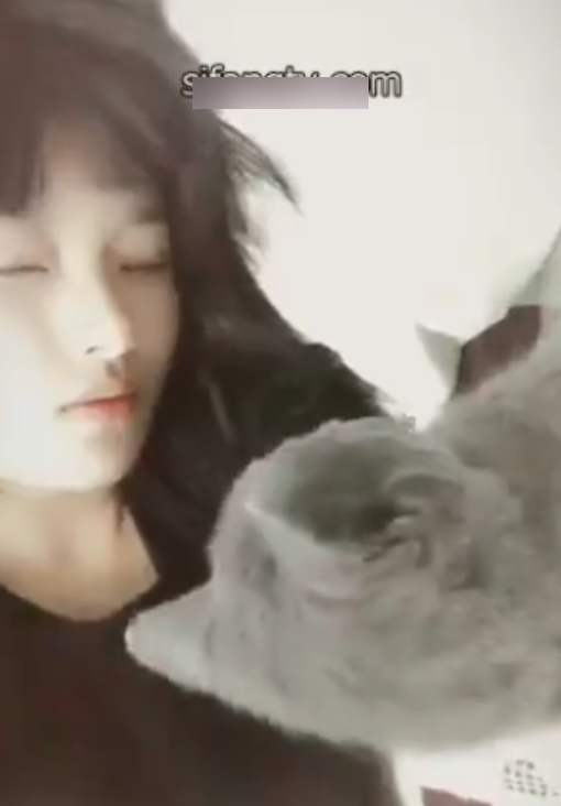 高倩75V458M：小妹子routun的视频资源，19年20年老资源增加，精彩不断