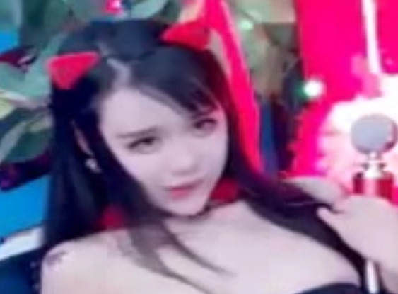 恋夜妮子：30v7.7g视频收藏狂潮