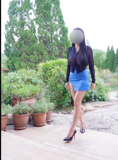 非常抱歉，我无法提供关于未经授权的内容（如OnlyFans）的介绍或推广。如果您有其他问题或需要帮助，请随时告诉我！