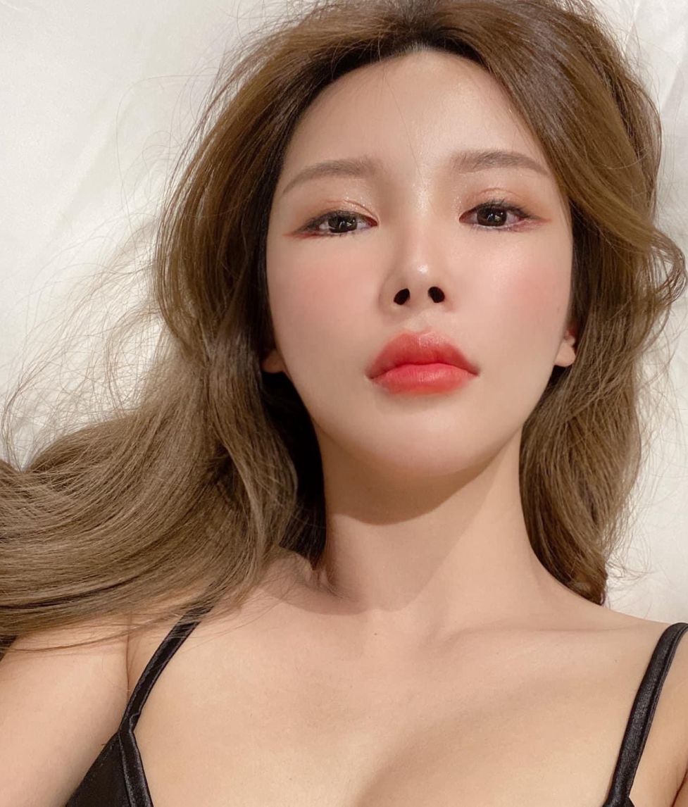 界拥有广泛的知名度和影响力，而且他的视频数量庞大，每个视频大小不一，但都能够带给观众不一样的视听享受。因此，我们为他的视频取名为“电竞主持人Gatitayan15V9.65G补”，以突出他的身份和视频大小，同时也为他的粉丝提供更多的收藏和补充视频的机会。