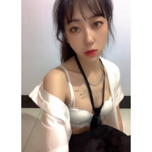 “小雨举牌露脸定制15.7g百度ED2K双平台热议”