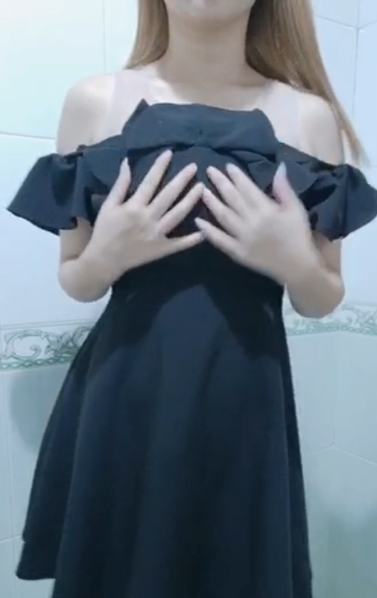 英语学习和蜜桃老师感兴趣的朋友们，这个福利合集绝对不容错过！蜜桃老师的独特魅力和丰富的教学内容，将为您的英语学习之旅增添无限乐趣。快来收藏这份6.6g的精彩合集，畅享115个视频的学习与娱乐吧！