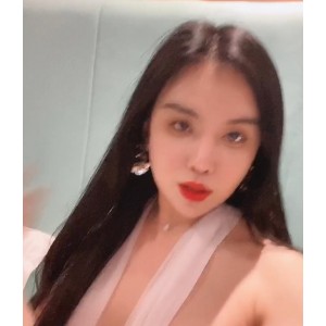 贴的话题也成为了视频中的一大亮点。总的来说，边缘TS潘霜霜的露脸私拍视频，不仅展现了她的魅力和风采，还引发了观众对于公会机制的思考和讨论。