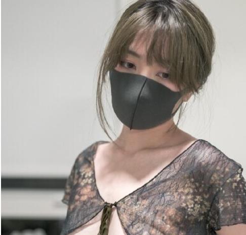 《HongKongDoll玩偶姐姐》最新作品《互动练习手册》：浮力姬黑丝诱惑力场景互动，下载感受顶流美女的超强魅力！