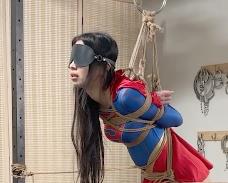 ###视频展示bondagexiaolu的视频作品无疑是其吸引粉丝的重要原因。她的原创作品无圣光，内容丰富多样，观看起来令人过目不忘。无论是绳艺技巧的展示，还是道具秀的精彩演绎，都能让观众感受到她的专业和热情。视频大小和数量都恰到好处，让粉丝们可以随时随地欣赏她的作品，感受到绳艺之美。立即观看，感受她的魅力！