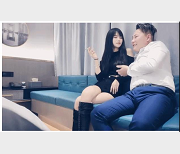 探花工作室25G超高清系列：民间美少女观影体验