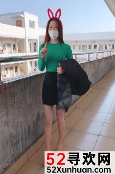 快手网红雅柔与小易bibi魅力合集，81个视频尽显成熟与青春，文件大小700MB，黑丝大腿吸引眼球！