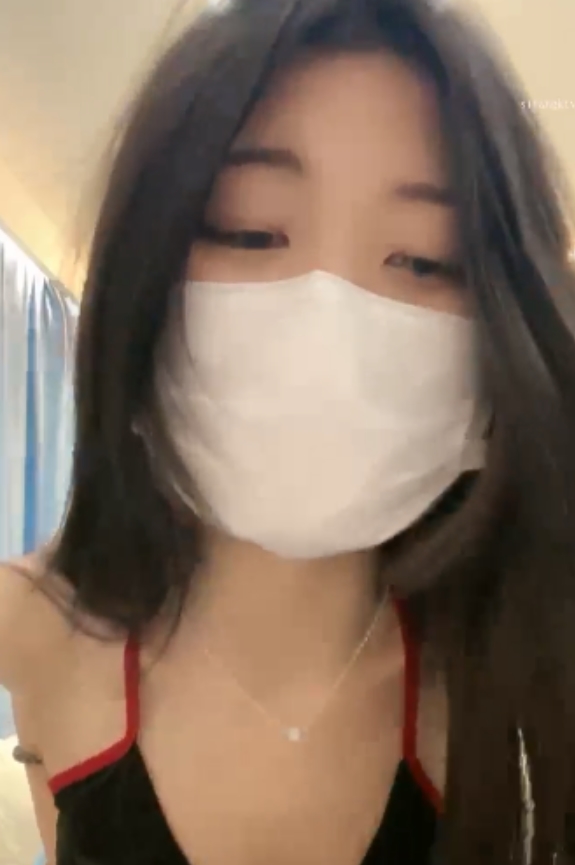 正宗G奶校花中戏艺校生闺蜜首秀8V1.5G，顶级漂亮馒头抖馒头百度盘