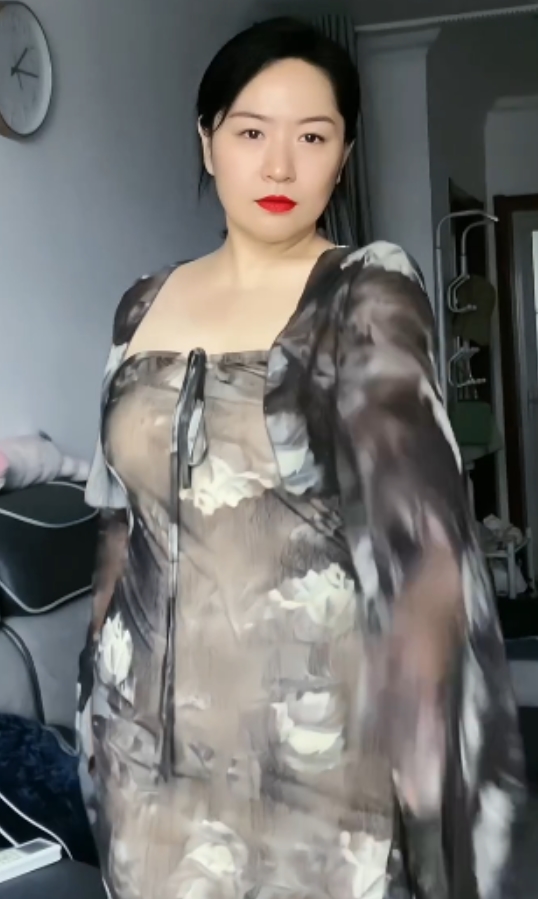 快手45万粉少妇月姐自拍合集8V296M，时而温柔时而疯癫，双重压缩，长期有效