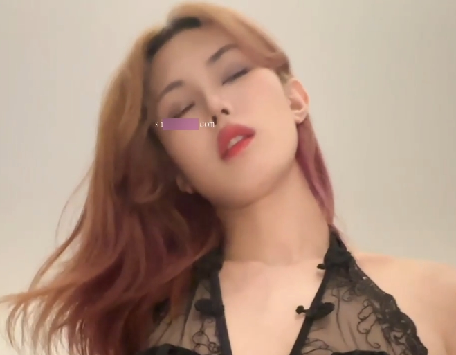 伪娘百度盘性感互动『是桃子吖』最新合集1V412M，黑丝内衣玩弄