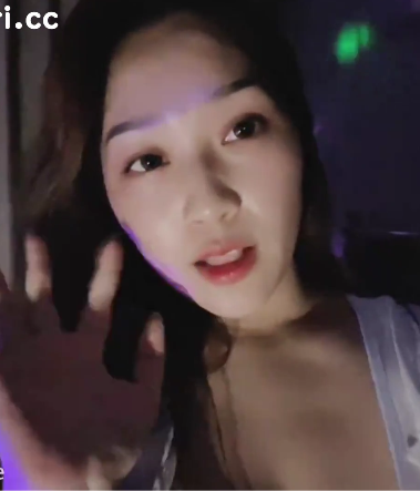 swag超大车灯女主dorisbebe精选合集24V视频，H杯女神直播魅力无限