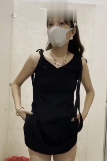 [转载搬运]极限户外展示！[爱吃菠萝]最新合集商场马路餐厅公园露...[72V+8G][百度盘]