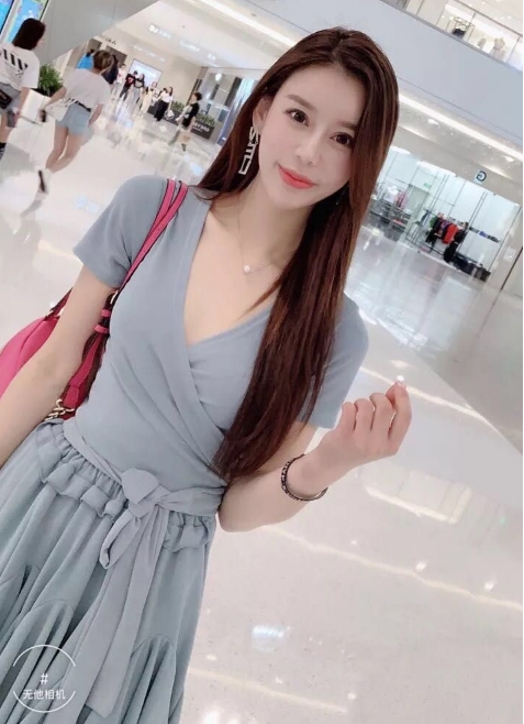 自拍系列最新合集25V10G，精彩不断