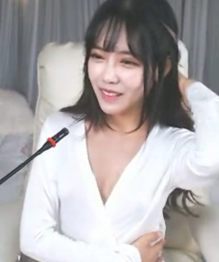 韩国主播甜美惠娜最新合集45V32G，直播精彩瞬间