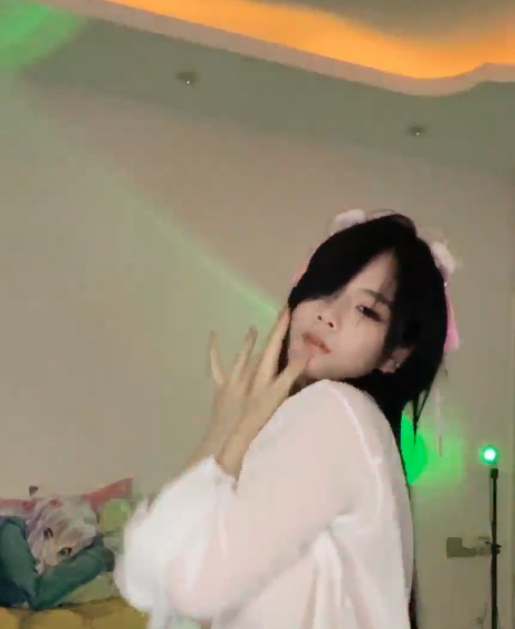 半糖琪琪定制热舞福利52部5.1G,收藏百度ED2K