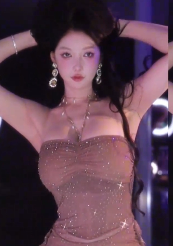 蜜桃臀林娜十二月舞站精选20辑3.6g扭得真带劲