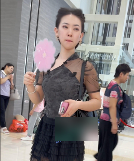 少妇黑裙逛街劲爆视频KFC实录313.4MB单部