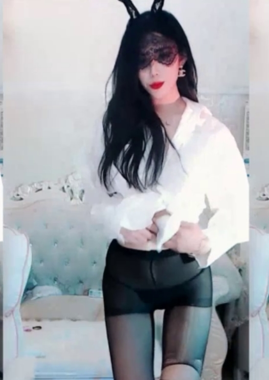 虎牙长腿兮兮热舞直播福利合集7部6.02G黑丝舞安全裤展示