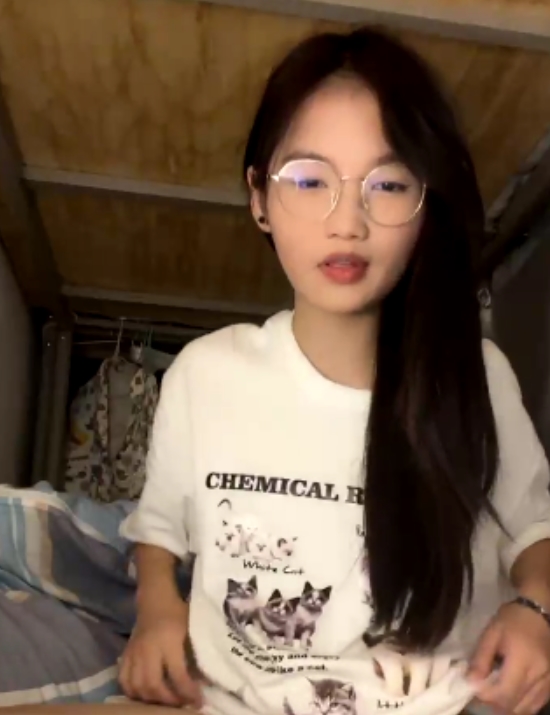 百度云ED2K眼镜学妹十四诗宿舍直播138部118.8G，双马尾眼镜妹子白大腿腿缝诱人喘息黏糊