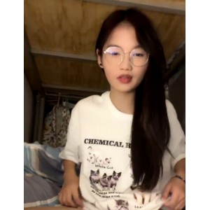 百度云ED2K眼镜学妹十四诗宿舍直播138部118.8G，双马尾眼镜妹子白大腿腿缝诱人喘息黏糊