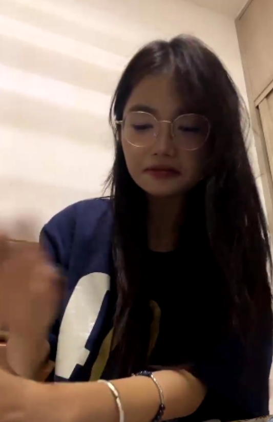 百度云ED2K眼镜学妹十四诗宿舍直播138部118.8G，双马尾眼镜妹子白大腿腿缝诱人喘息黏糊