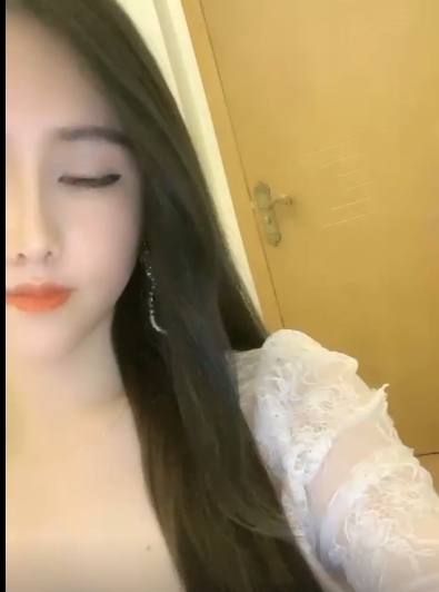 蜜桃臀女神桔梗UIIU定制视频1V4.5G童颜大球