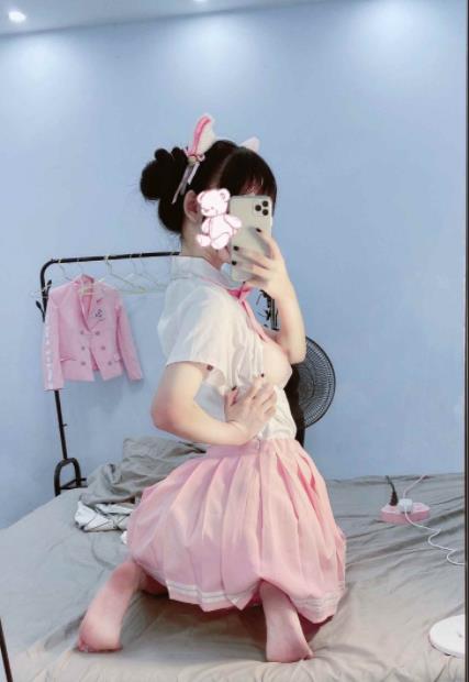 某推芊芊qianfff粉嫩合集4V308MB甜美神作