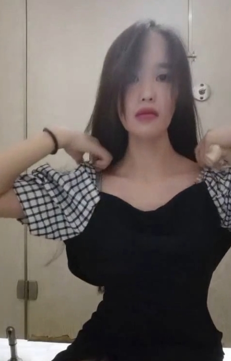 抖阴雪儿厕所战神合集15.6G邻家小妹