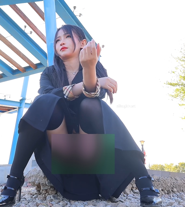 推特小泽超顶模特户外视频1V2.2G放飞实录